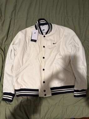 Men’s Size M - Varsity Jacket Nike Authentic Sail Black (FD7845-133)